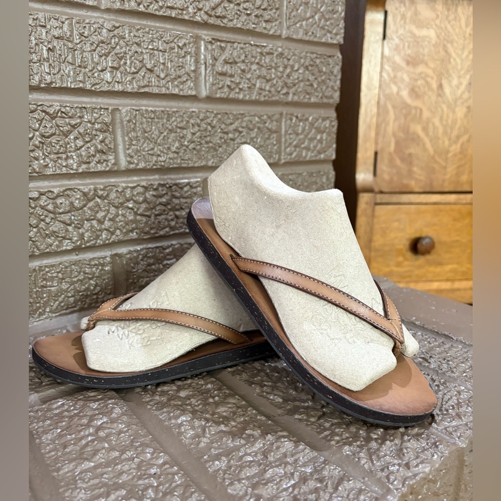 Clarks Cream and Brown Sandals